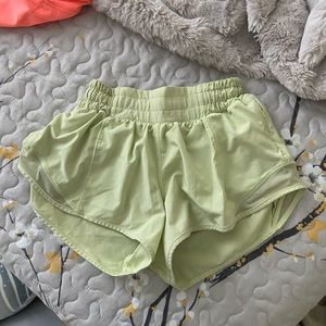 Lululemon hotty hot shorts 2.5 inch